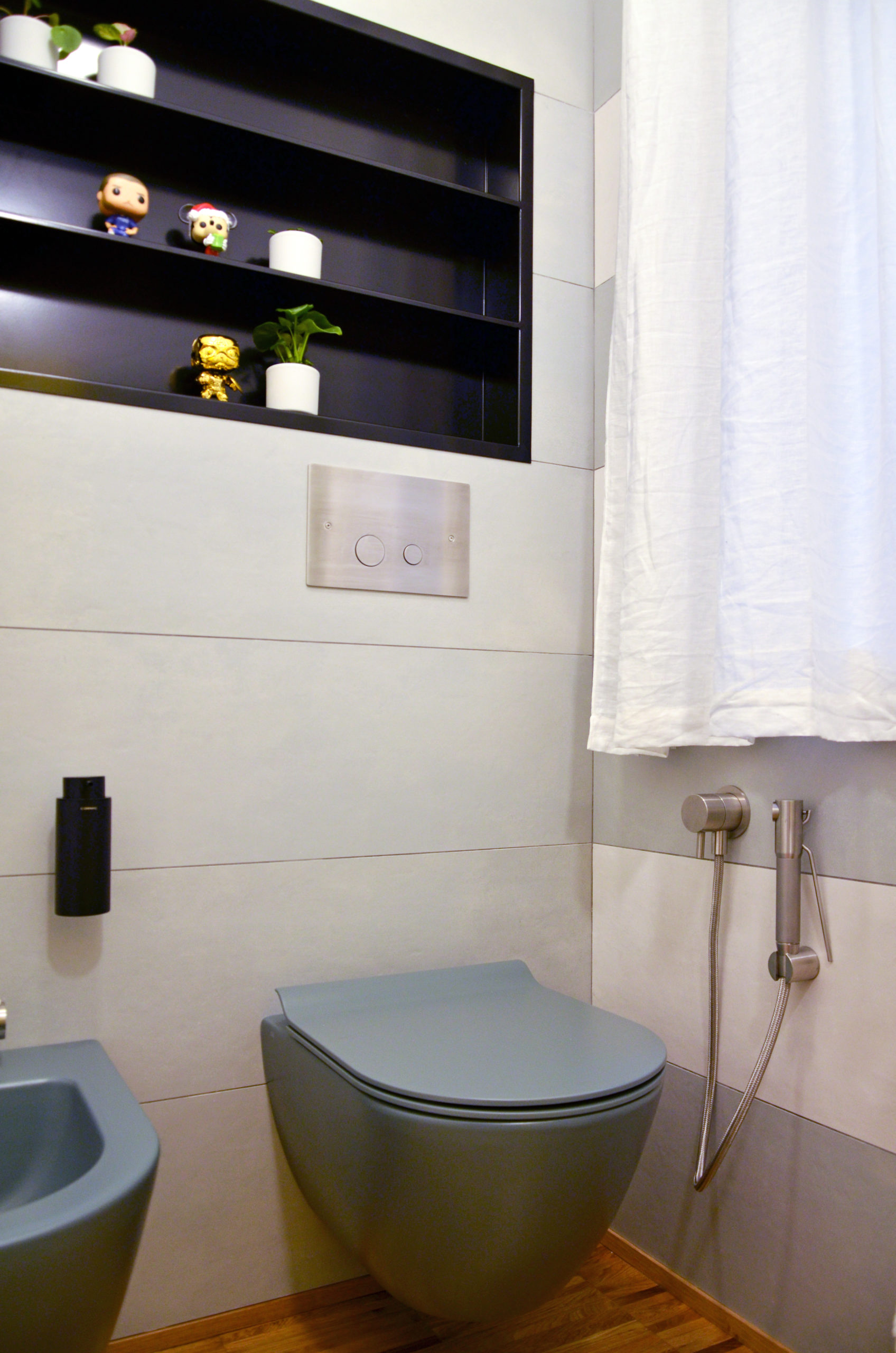 Zona sanitari progetto Design Outfit con rubinetterie di Mina