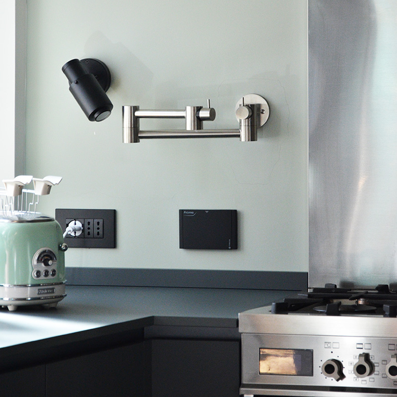 Rubinetto cucina POTFILLER in inox nella cucina di Design Outfit